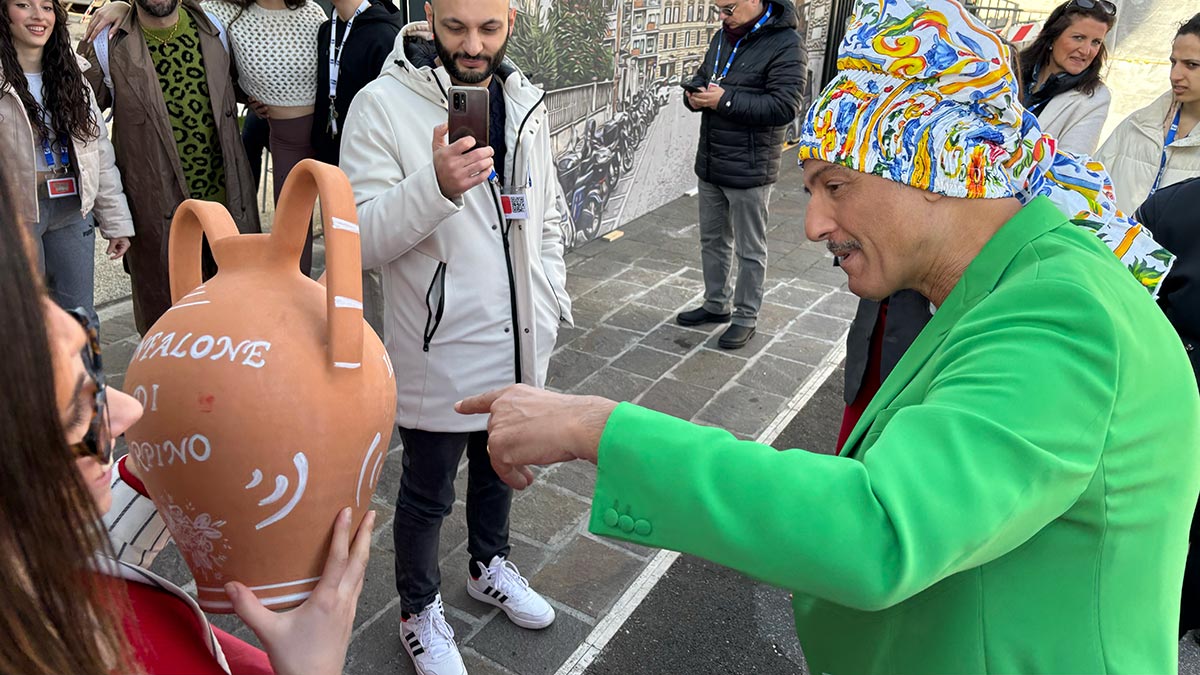 La Corsa con la Cannata del Gonfalone di Arpino con Fiorello a Viva Rai 2